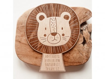 Dětská dřevěná dekorace Lvíček s abecedou