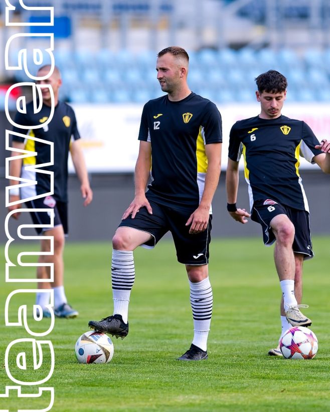 Na hřišti rozhodují maličkosti ⚽👊 A správné oblečení je jednou z nich. Dresy JOMA = lehké, odolné, prodyšné. Perfektní...