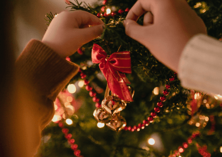 Skombinujte vianočné ozdoby na stromček k dokonalosti