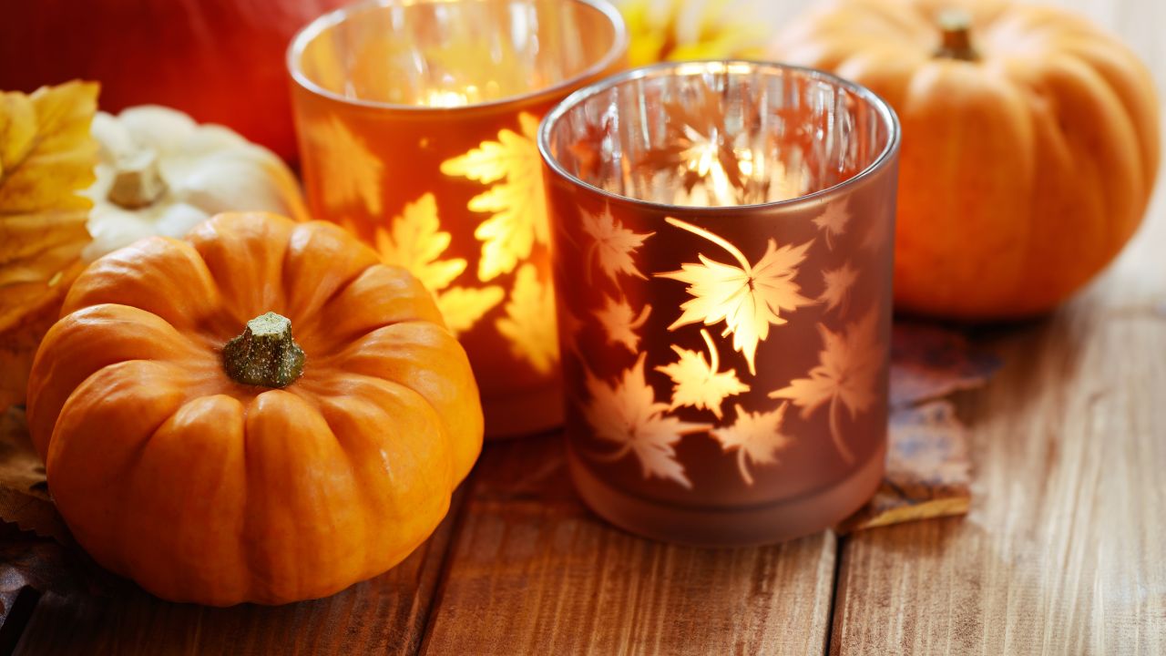 Ako pripraviť domov na jeseň bez veľkých zmien? Tipy na jesenné dekorácie z prírodnín a dreva