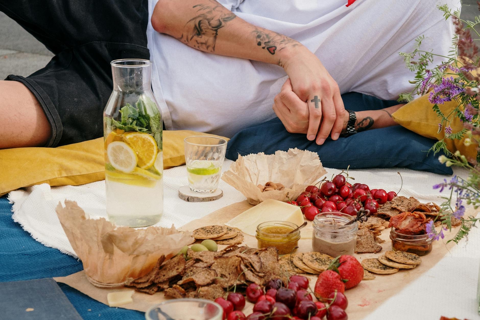 Ako na piknik v prírode romanticky a chick? V hlavnej úlohe pikniková deka