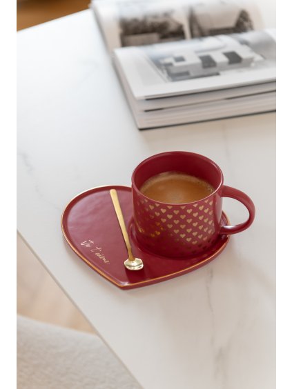 Červená šálka s podšálkou v tvare srdca 200ml