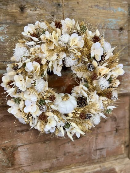 Jesenná harmónia v bielom