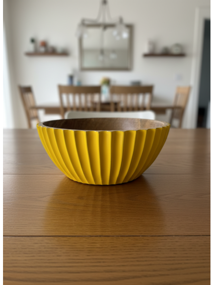 Drevená miska so žltou glazúrou