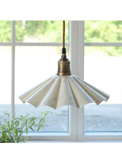 Vejárová kovová lampa Lunel - krémová