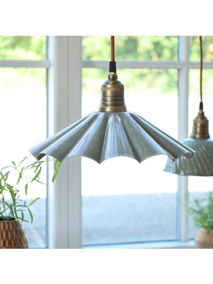 Vejárová kovová lampa Lunel - opálová