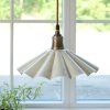 Vejárová kovová lampa Lunel - krémová