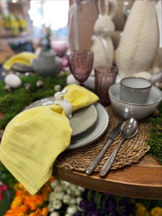 Ahojte JOYáci 🌸🐣 tak ako ste dnes privítali kúpačov? 😄💦 Pochváľte sa, ako vyzeral váš veľkonočný stôl 💛 My sme to poňali...