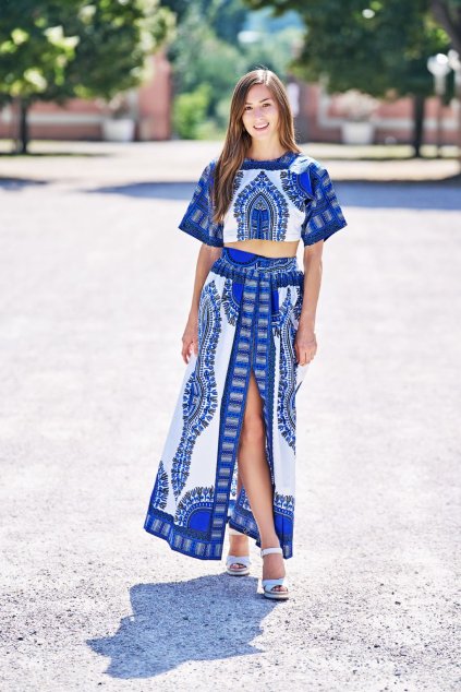 Crop top a dlouhá sukně s rozpárkem