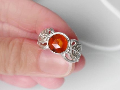 strieborny prsten s mineralom kyanit