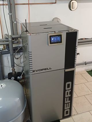 Montáž peletového kotle Evopell 15 kW s akumulační nádobou 🛠️