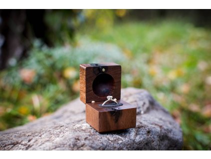Drevená krabička na snubný prsteň - Exotik -  Orech americky