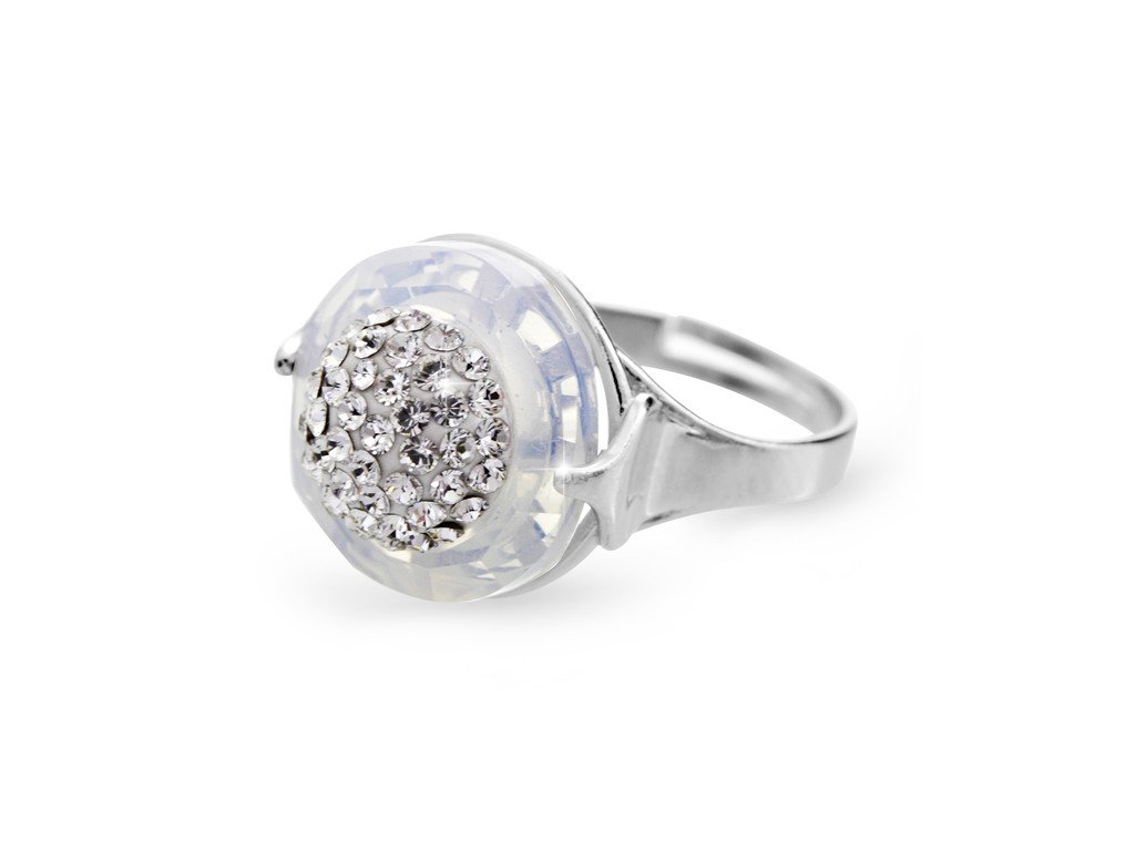 Stribrny prsten s kruhovym krystalem a zdobenym stredem krystaly Swarovski White Opal (Stribro 925/1000)