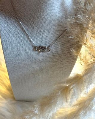 Některé symboly není potřeba vysvětlovat… jen je cítit. ✨ Srdce, které se jemně prolíná s nekonečnem. ♾️ Jako připomínka...