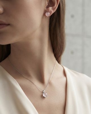Příběh v jednom kameni. 💖 V naši nové kolekci naleznete i několik srdcí, nejen v odstínu Rose Opal, která jsou oslavou...