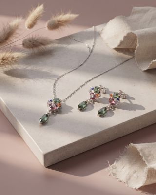 Líbí se vám úplně všechno a nevíte, co si do letního kufru zabalit dřív? 🎒✨ V JSB Bijoux vybíráme za vás. 🤎 Nemusíte se...