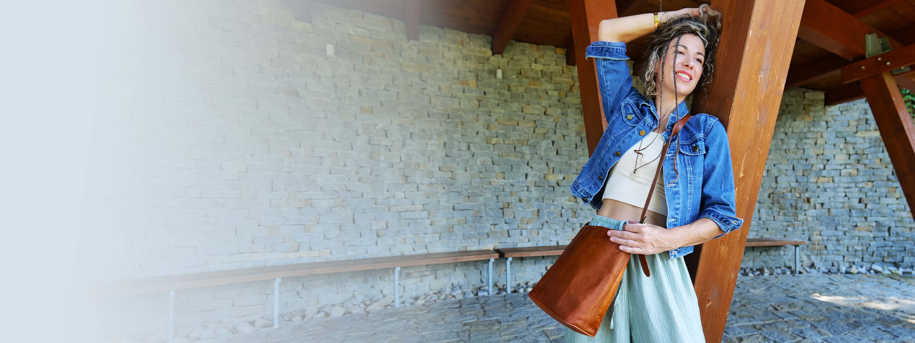 BATOHY, TAŠKY A KABELKY ZE 100% KŮŽE