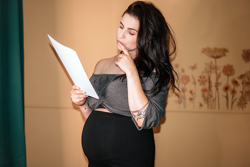 Co si vzít do porodnice: Kompletní seznam věcí pro maminku i miminko