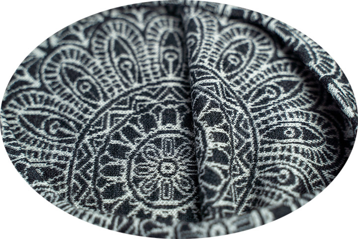 Kojicí tričko Jsem máma, 100% merino, grafitová mandala, detail látky