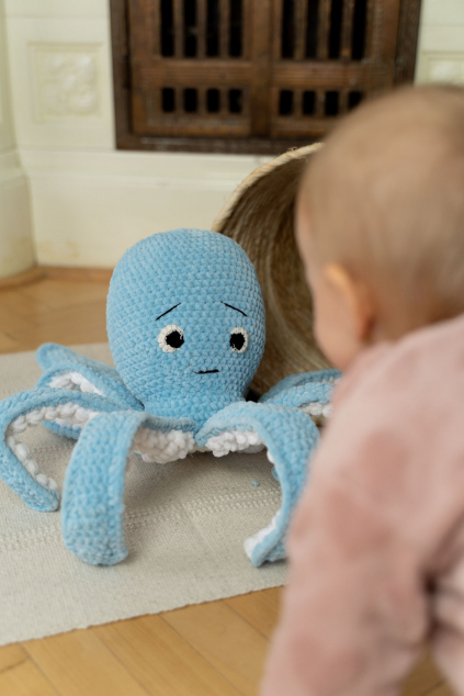 Ručně háčkovaná chobotnice, plyšová hračka, pro miminko, do postýlky