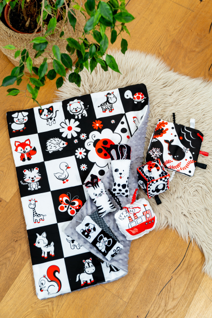 Set kontrastních hraček a deky Jsem máma