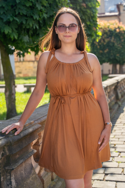Letní tehotenské a kojící šaty na svatbu okrové