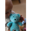 Háčkovaná hračka pro miminko, medvídek Kubík, mint, s miminkem