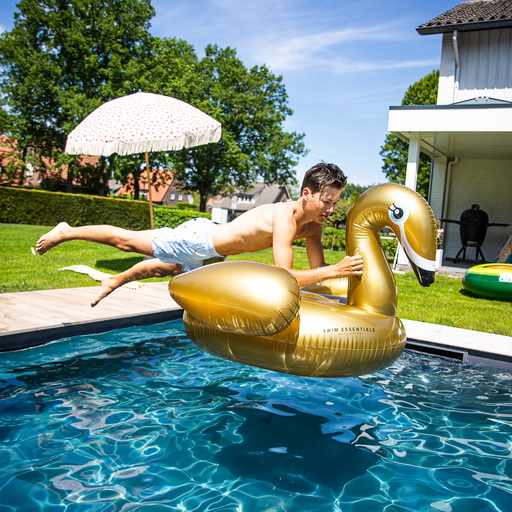 Swim Essentials: Štýlové vybavenie do vody pre deti i dospelých