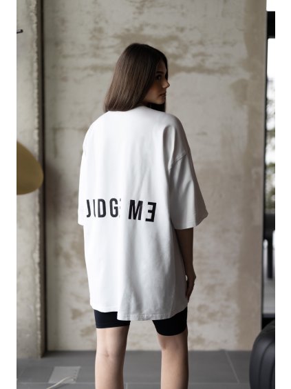 bile tricko Judge me