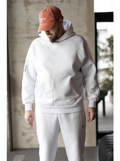 Bila mikina panska judge me