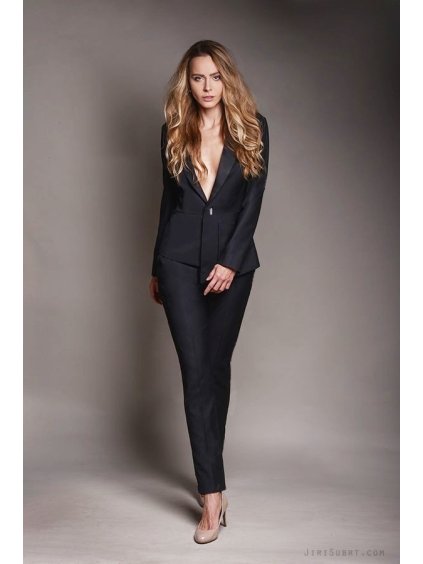 černý kalhotový dámsky kostým premium navrhár yvet molchian