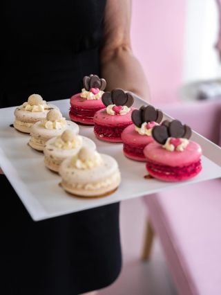 ✨ Pondělí je sladší s makronkami ✨ Protože i začátek týdne si zaslouží trochu luxusu 💕 Křehké skořápky, jemný krém a chuť,...