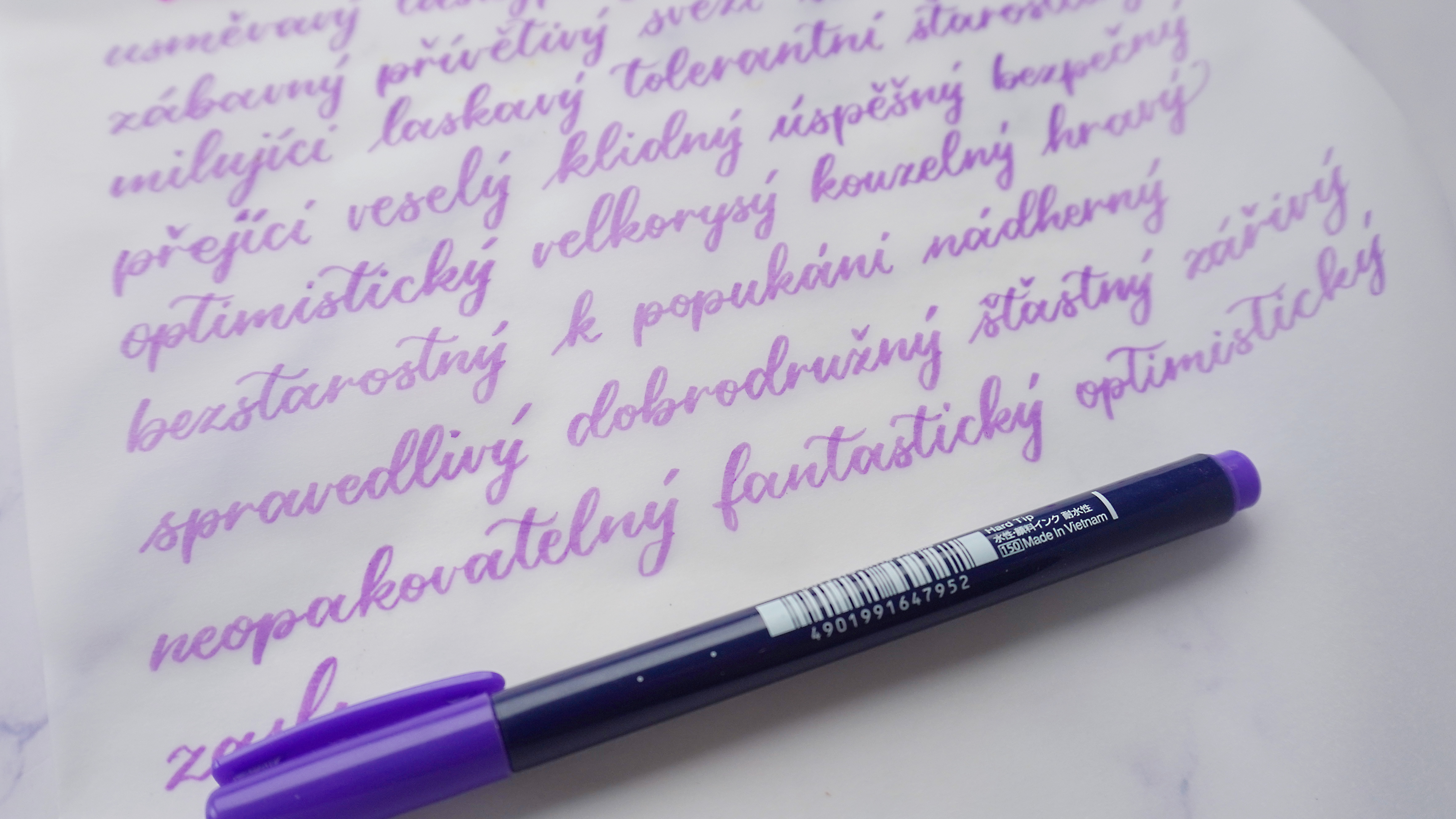Jak se zlepšit v kaligrafii? Pište denně s #kalivýzvami