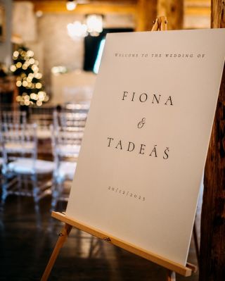 Ráda vám vytvořím také uvítací a jiné velkoformátové cedule jako třeba tato minimalistická pro Fionu a Tadeáše ♥ Vyrobena...