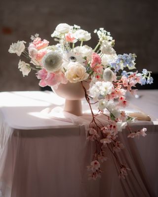 To nejkrásnější na svatbě často není to nejvýraznější.....Je to atmosféra. 💐 A ta nevzniká jednou velkou dekorací. Vzniká...