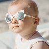 KiETLA OurSon sluneční brýle krémové dítě detail