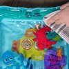 1415579 11 baby einstein podlozka vodna 40x40 cm sensory splash 0m