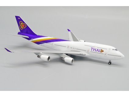 44530 jc wings lh4215 boeing 747 400 thai airways hs tgg x7b 197878 2
