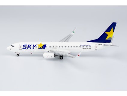 Skymark Airlines Boeing 737-800 JA73NM