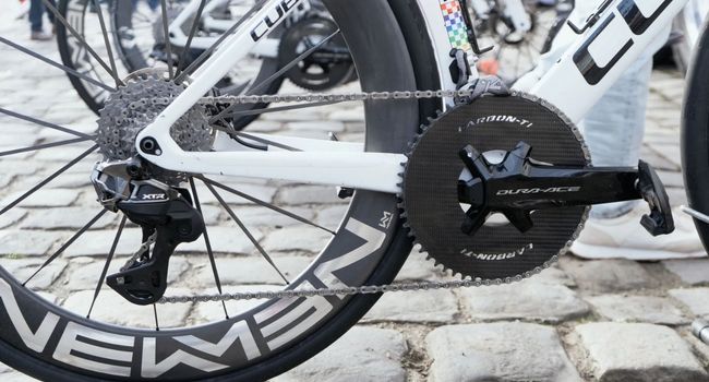 Prototyp Dura-Ace a tajné komponenty v Paris-Roubaix: Co se skrývalo v závodním pelotonu?