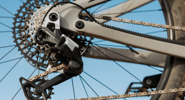 SRAM vrací mechanickému řazení lesk – nová generace sad Eagle 70 a 90 Transmission