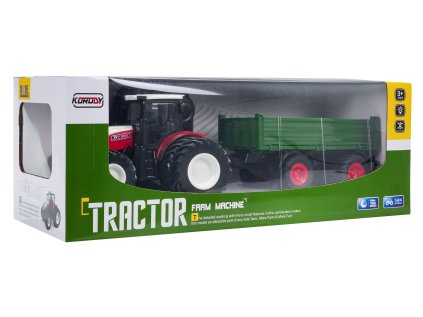 Červený R/C traktor so zeleným prívesom