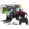 Červený R/C traktor s turbínou