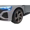 Audi SQ8 vozidlo Sivá