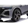 Auto Audi SQ8 sivé