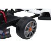 BMW motokára s funkciou driftu biela