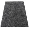 Moderný antracitový shaggy koberec