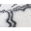 Biely vzorovaný koberec shaggy Decor Latern