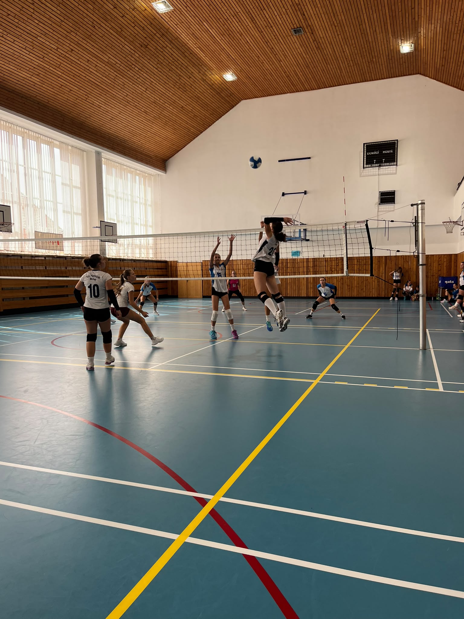 První kolo krajské soutěže U20 na ZŠ Holzova