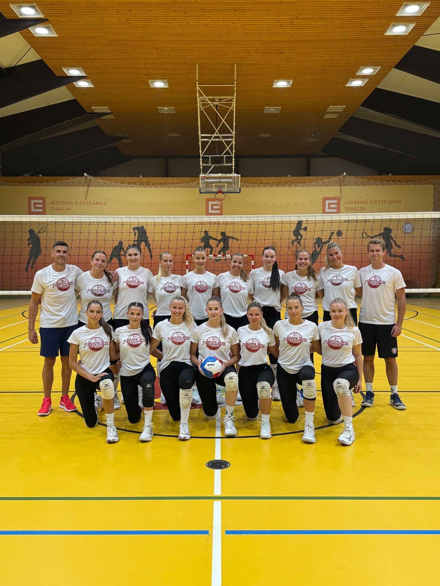 Hráčky Junior Brno na soustředění v Týně nad Vltavou
